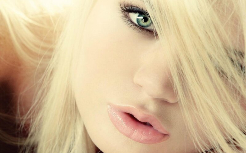 Close-up of Woman's Face — Blonde, Dramatic