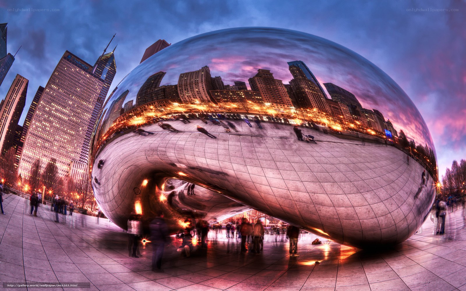 Cloud Gate sculpture at dusk