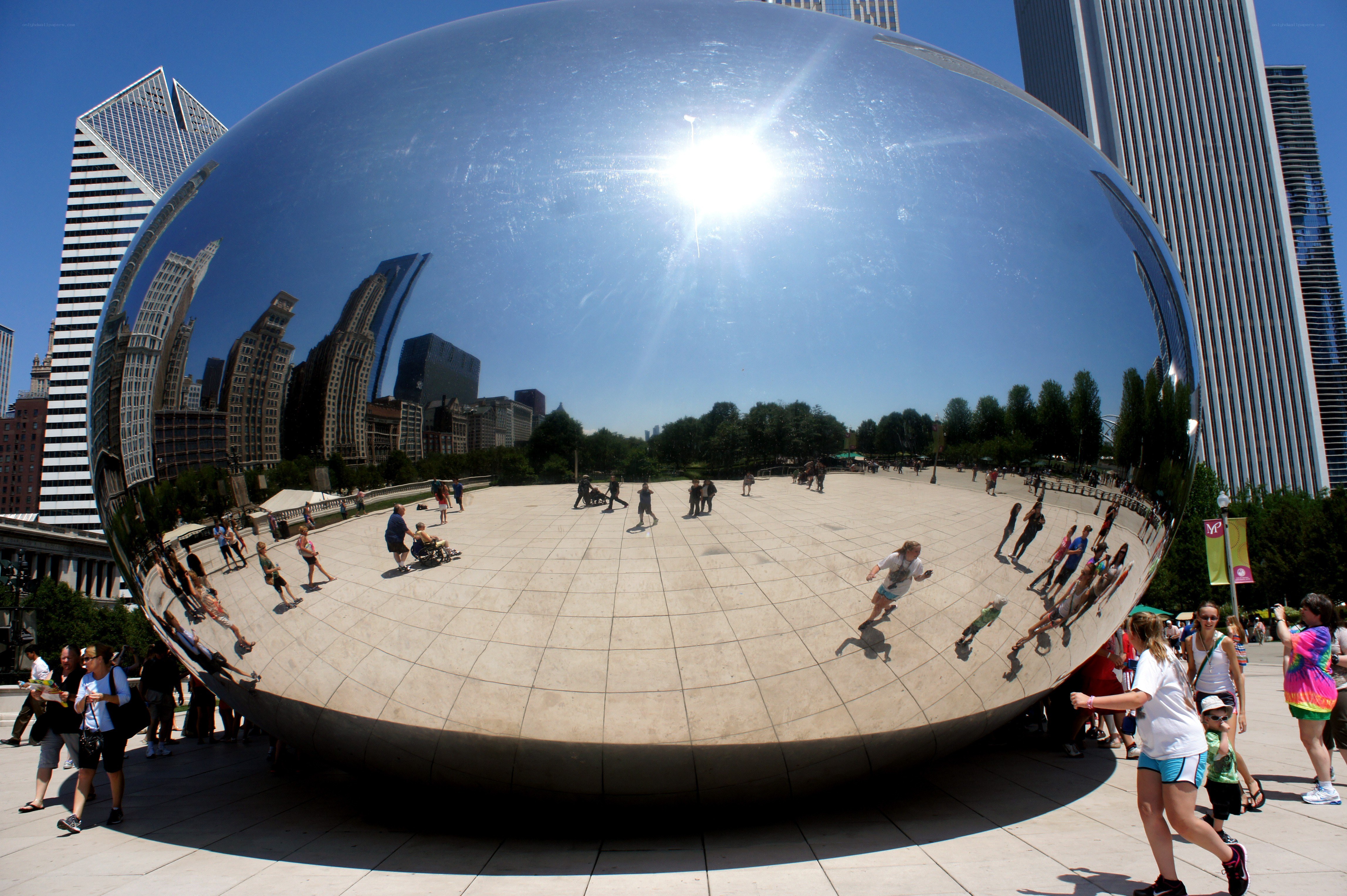 Cloud Gate sculpture in Chicago