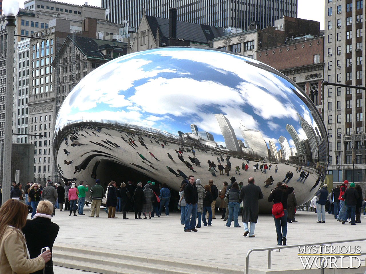 Cloud Gate sculpture in Chicago