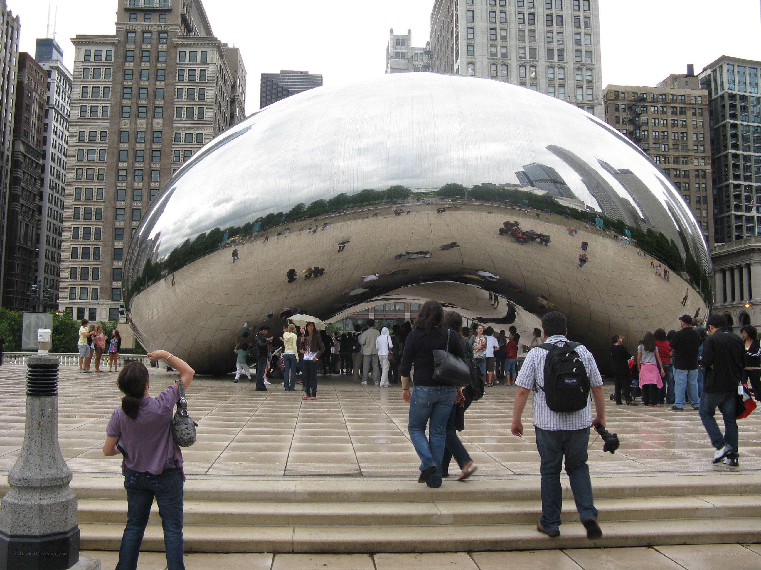 Cloud Gate sculpture in Chicago