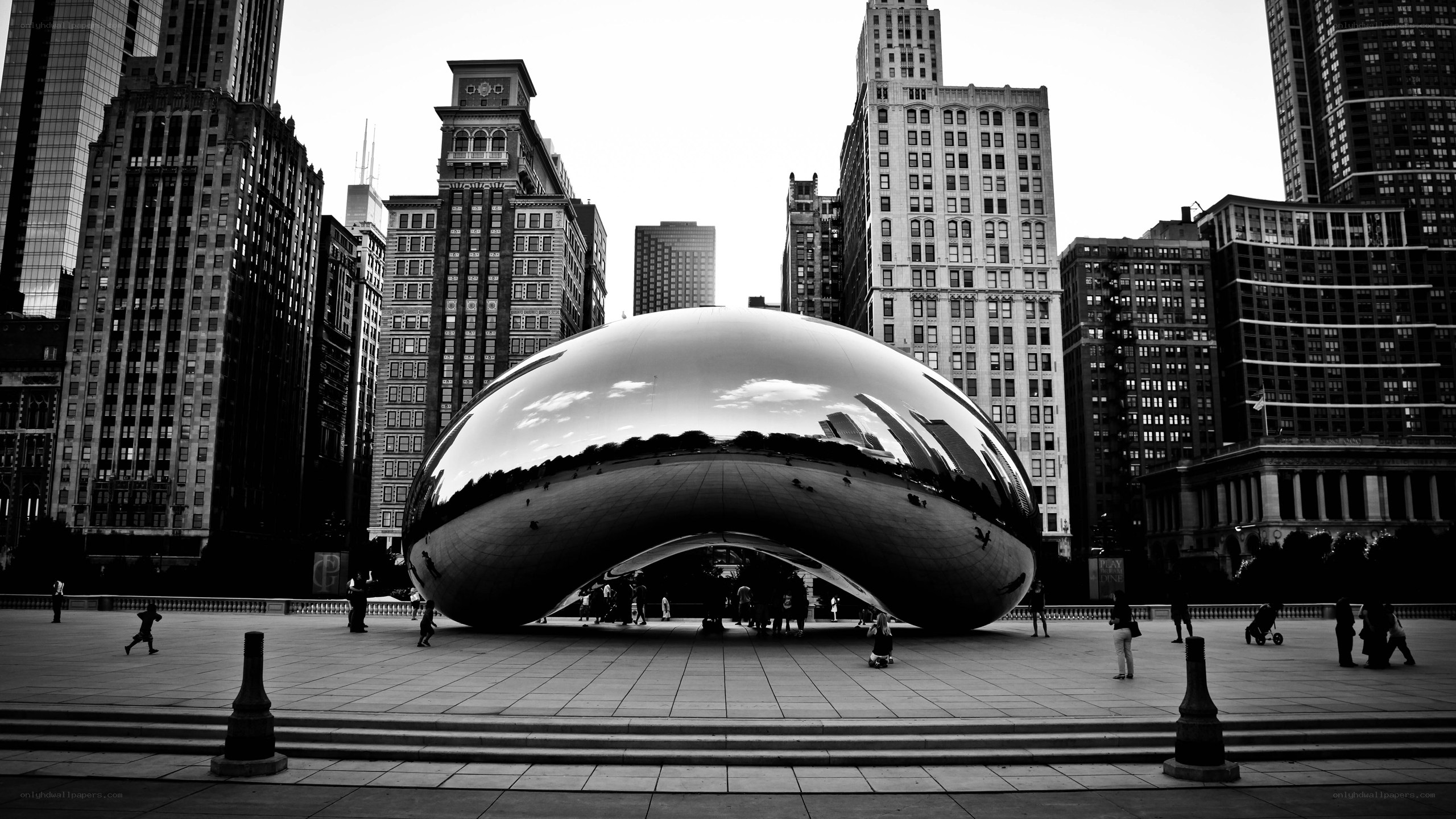 Cloud Gate sculpture in Chicago