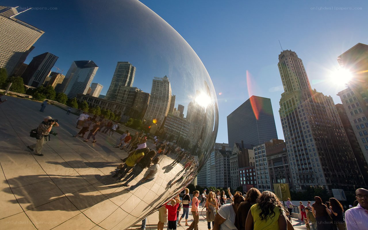 Cloud Gate sculpture in Chicago