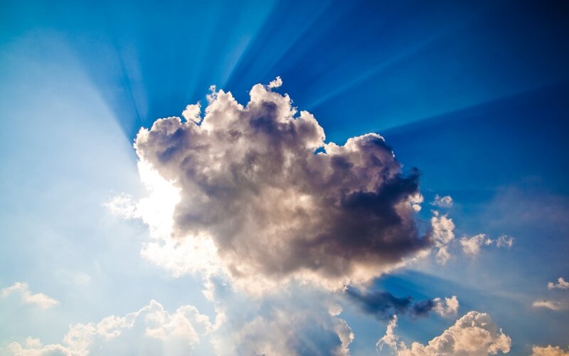 Cloud with Sun Rays — Blue