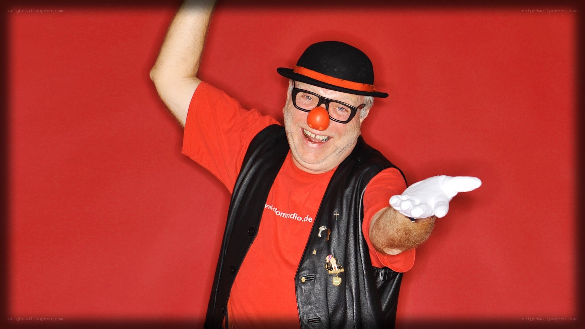 clown with red nose and hat