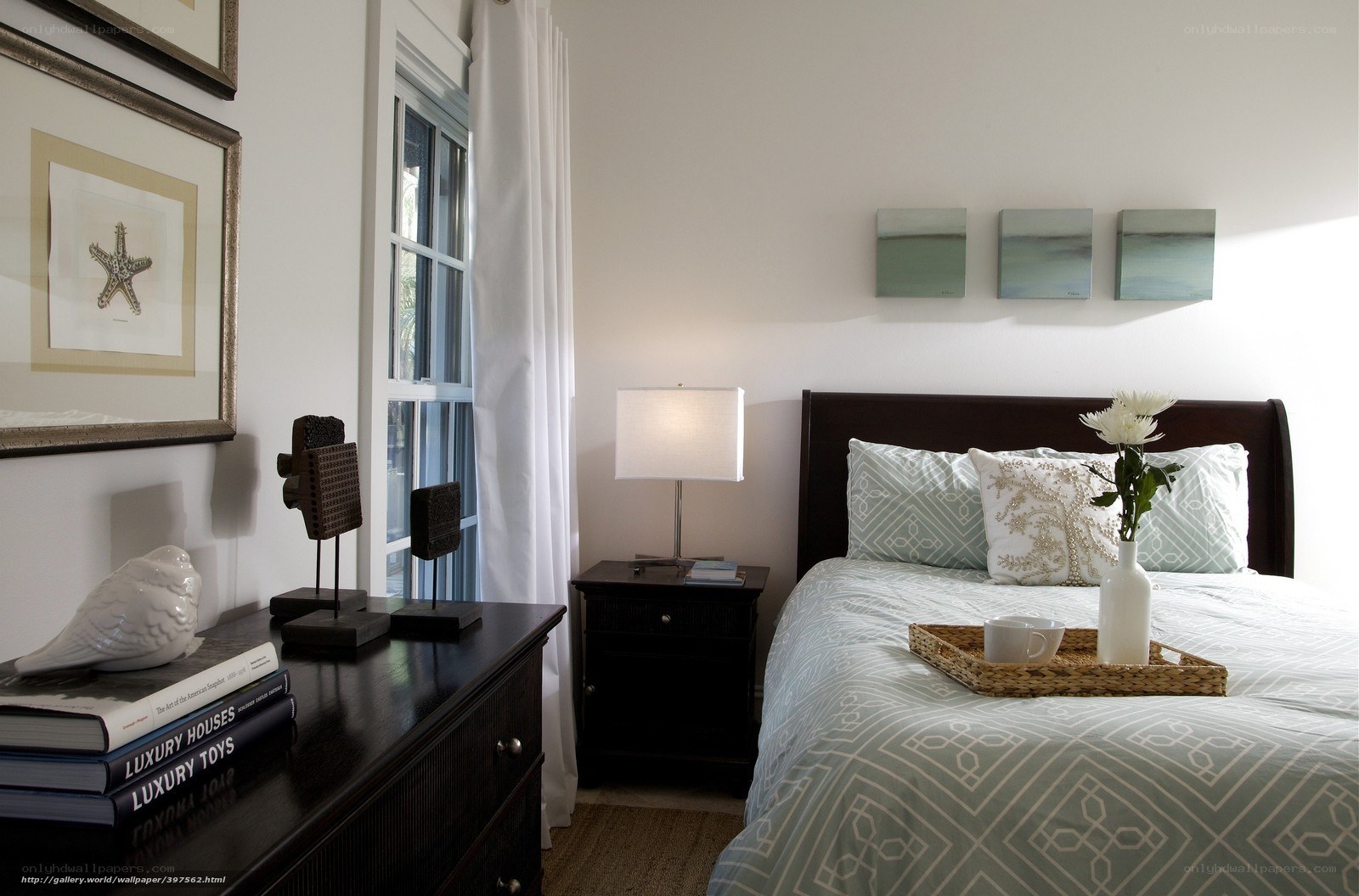 Coastal bedroom with starfish art