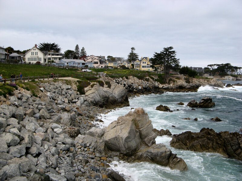 Coastal homes on rocky cliffs