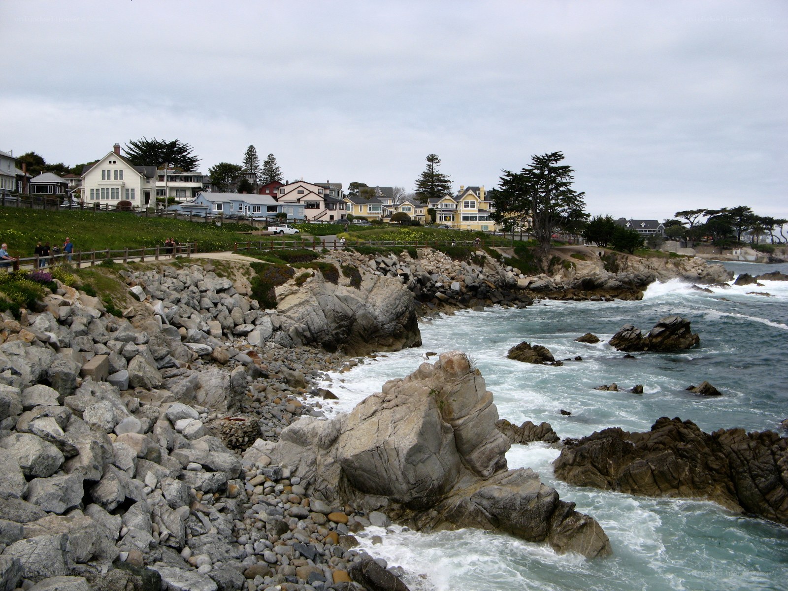 Coastal homes on rocky cliffs
