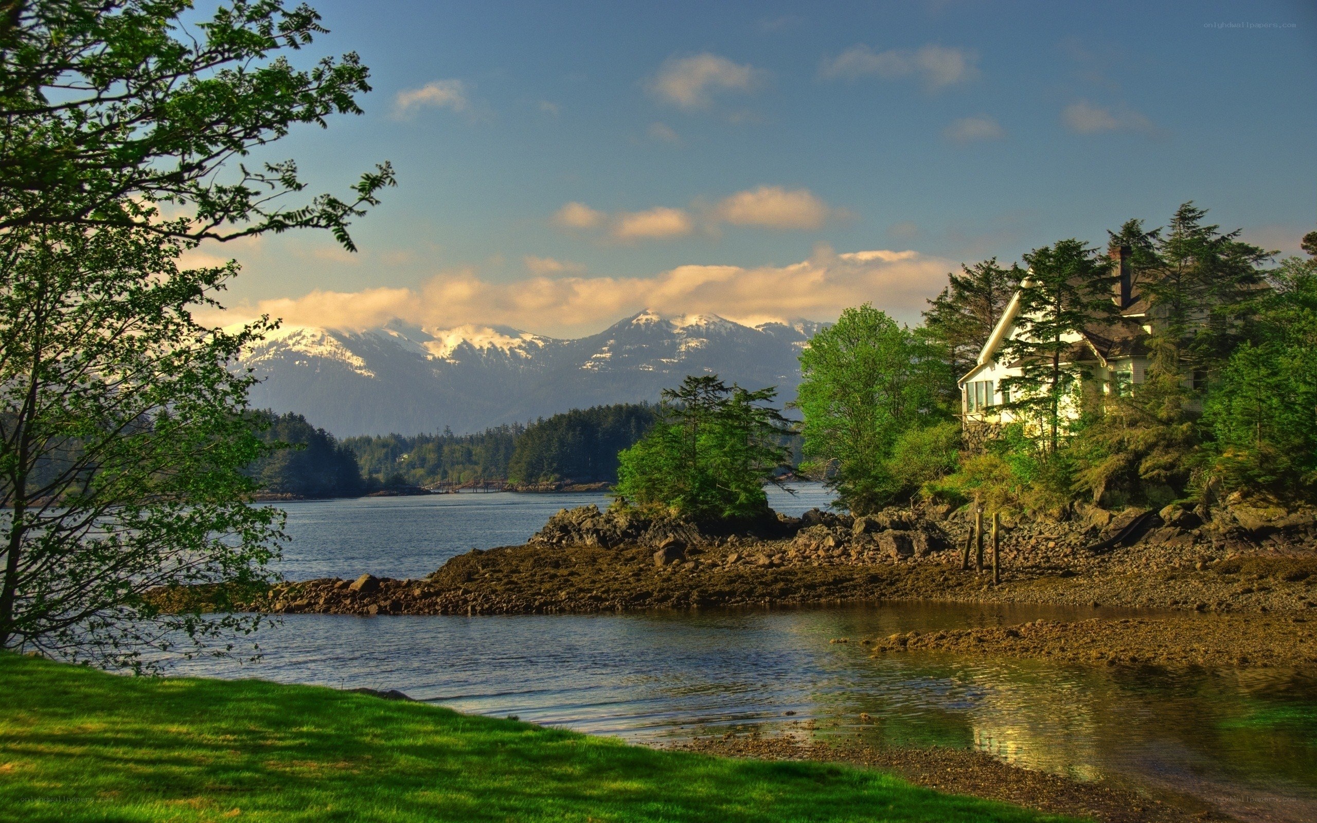 Coastal house with mountain view
