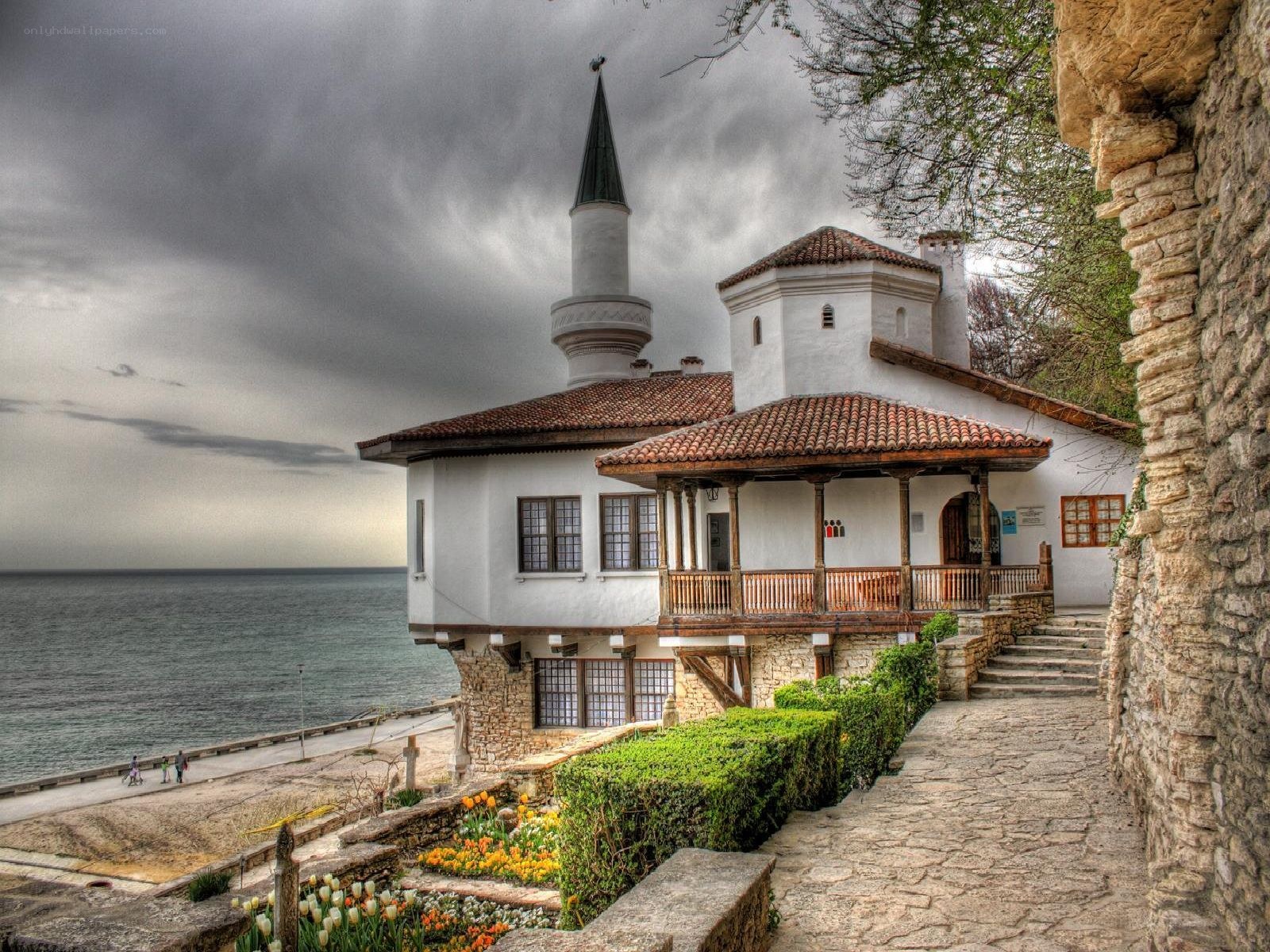 Coastal mosque with minaret