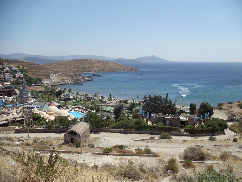 Coastal resort with pool and bay