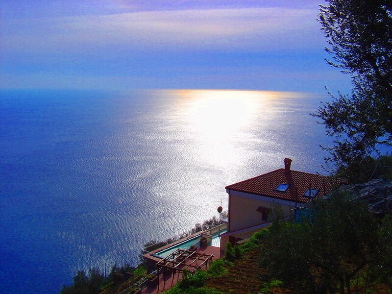 Coastal villa with pool overlooking the sea