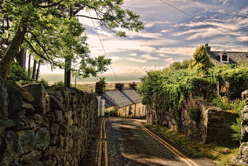 Coastal Village Street — Green