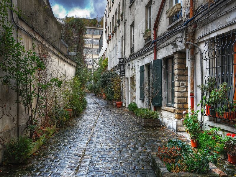 cobblestone alley in paris