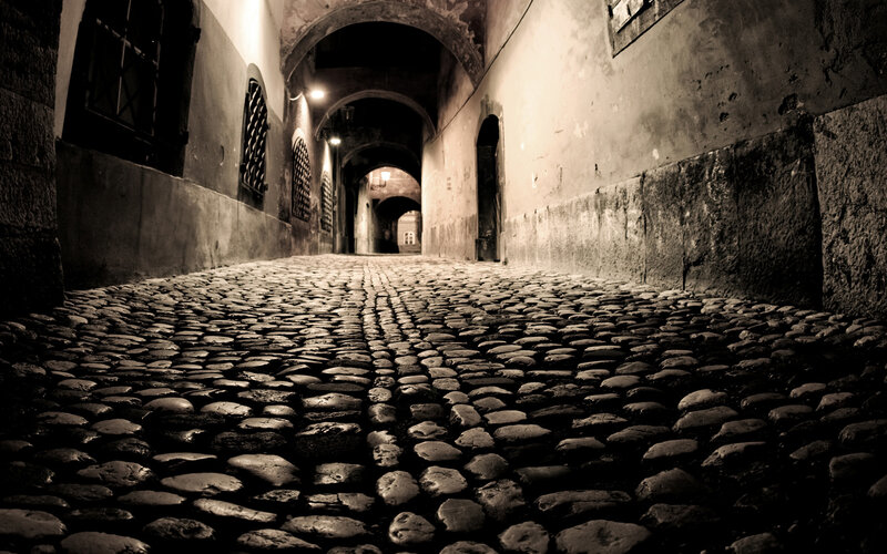 Cobblestone Alleyway — Black