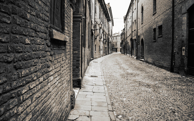Cobblestone Alleyway — Gray, Quiet, Photograph