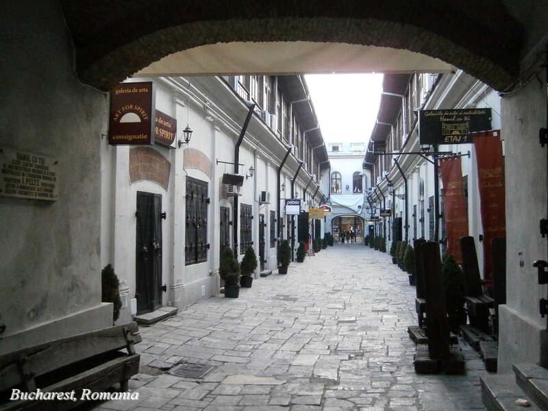 Cobblestone Alleyway — Gray, Quiet