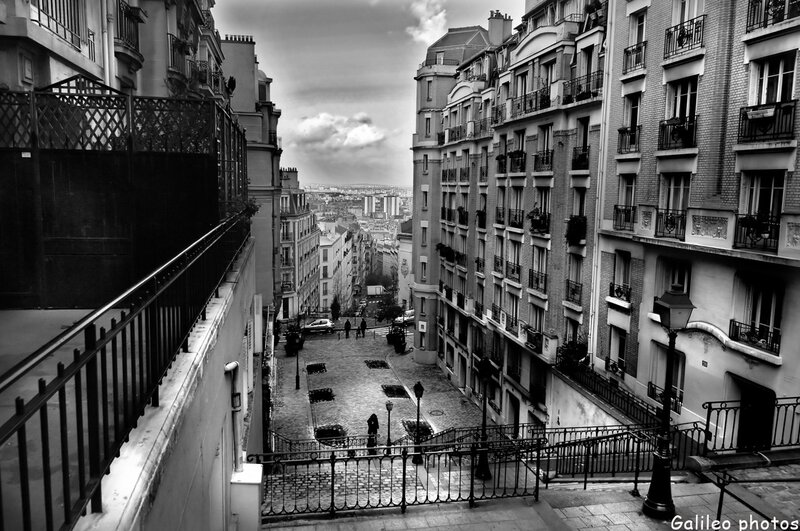 Cobblestone Street in Paris — Black