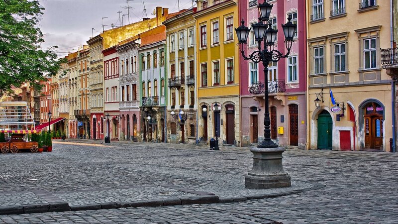 Cobblestone Street with Buildings — Yellow, Calm