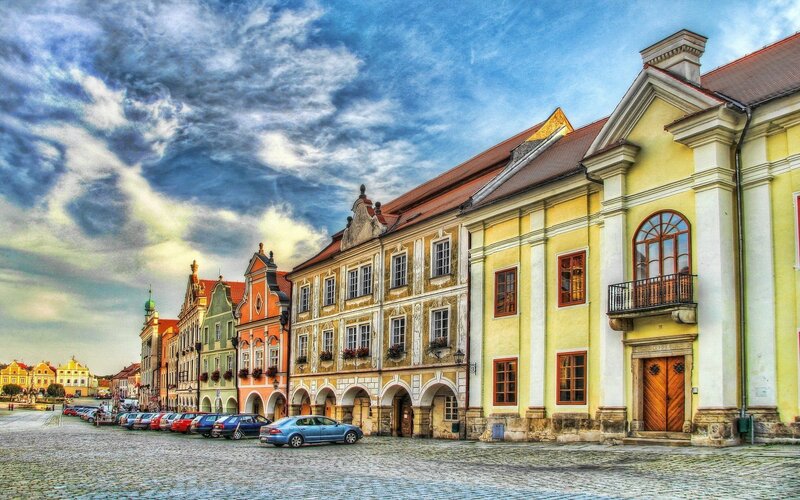 Cobblestone Town Square — Yellow