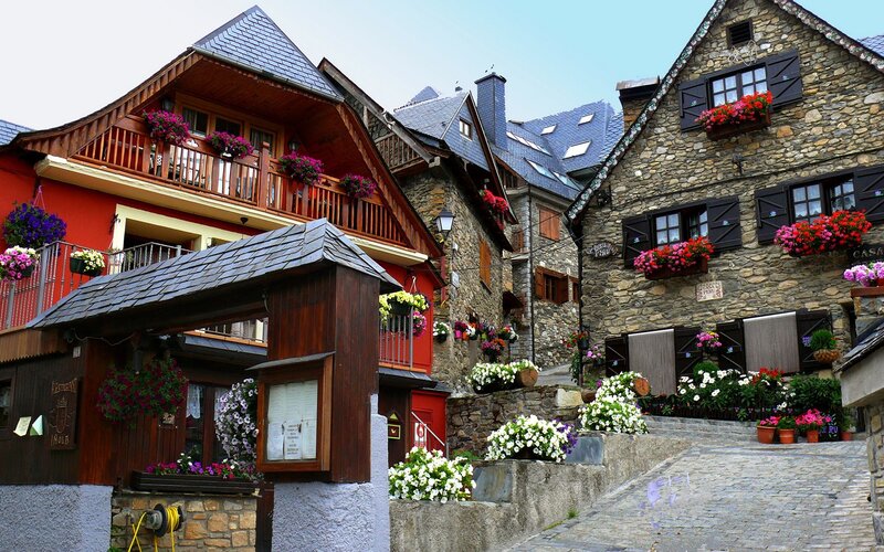 Cobblestone Village Street — Gray, Peaceful