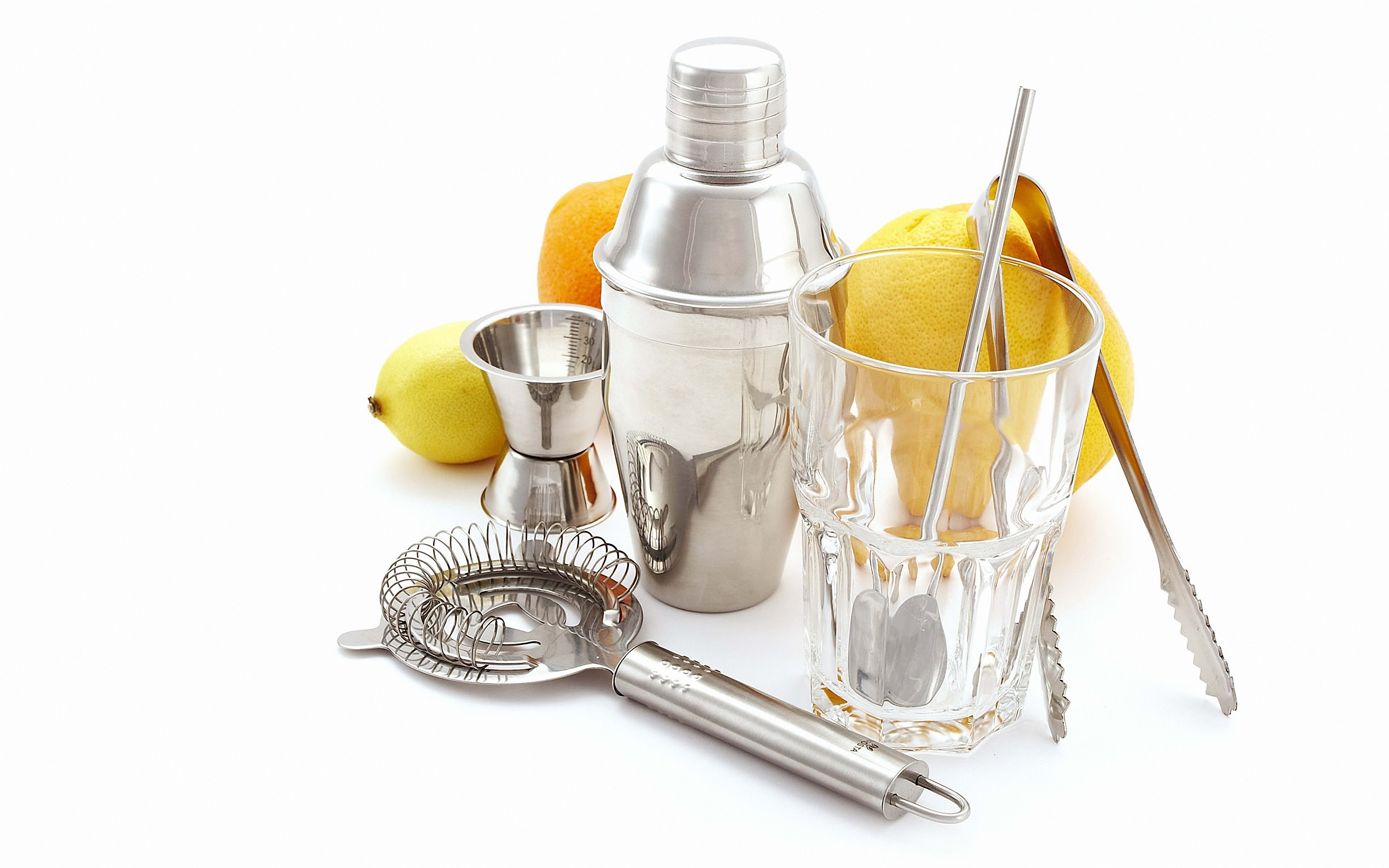 Cocktail making tools and citrus