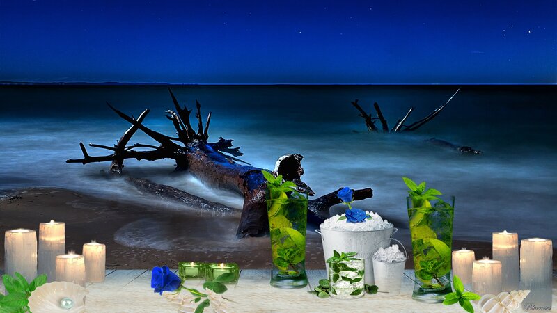 Cocktails on Beach — Blue, Serene