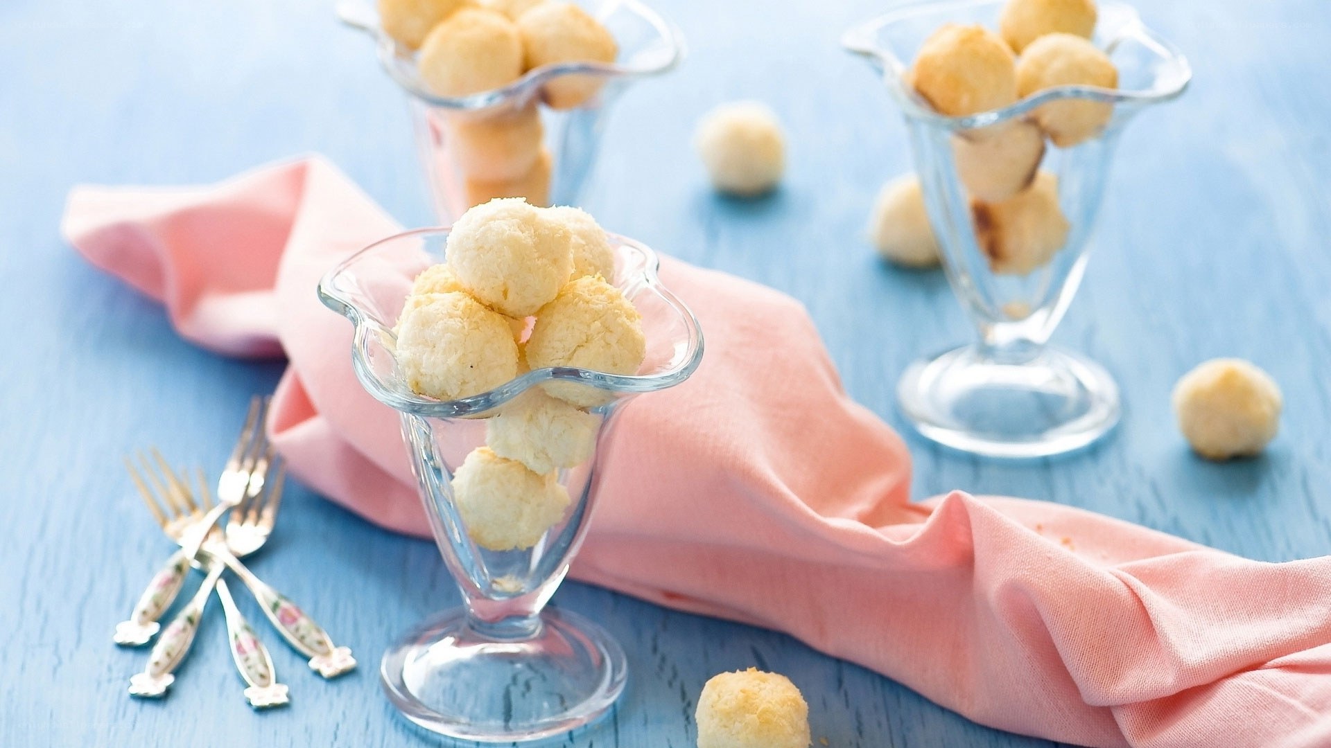 Coconut cookies in glass cups