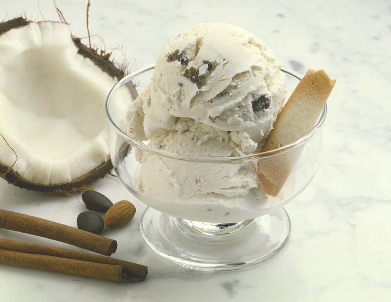 Coconut ice cream with cookies