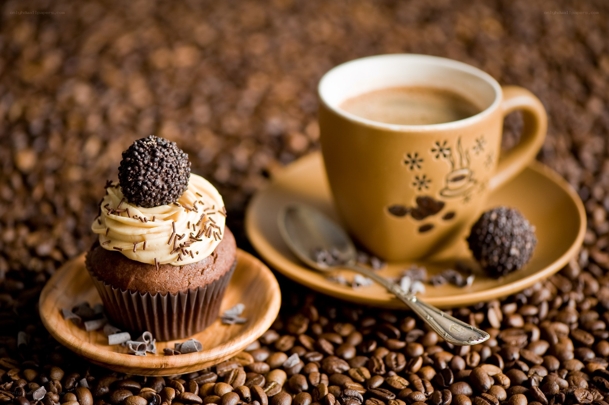 coffee and chocolate cupcake