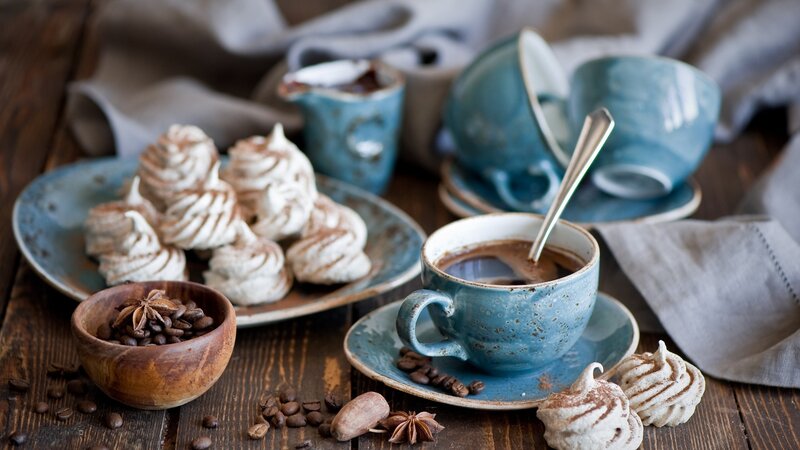 Coffee and meringue dessert