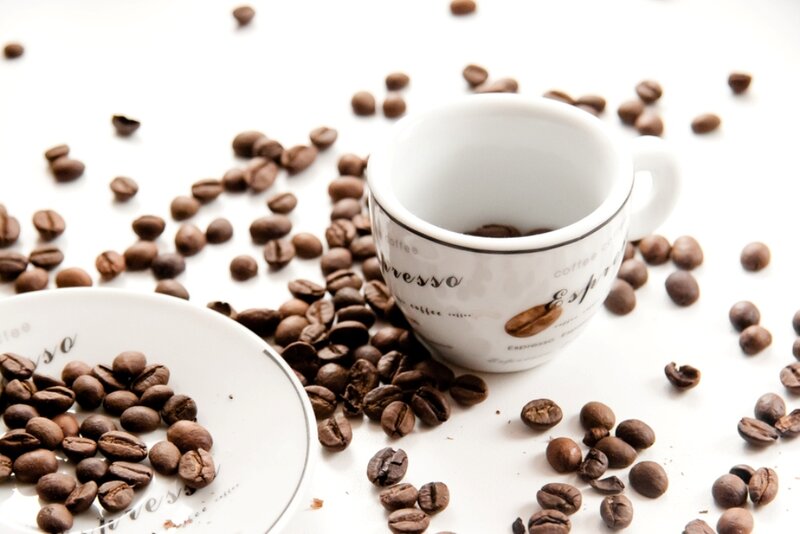 Coffee Cup and Beans — White, Calm