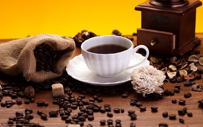 Coffee Cup with Beans — Yellow, Calm