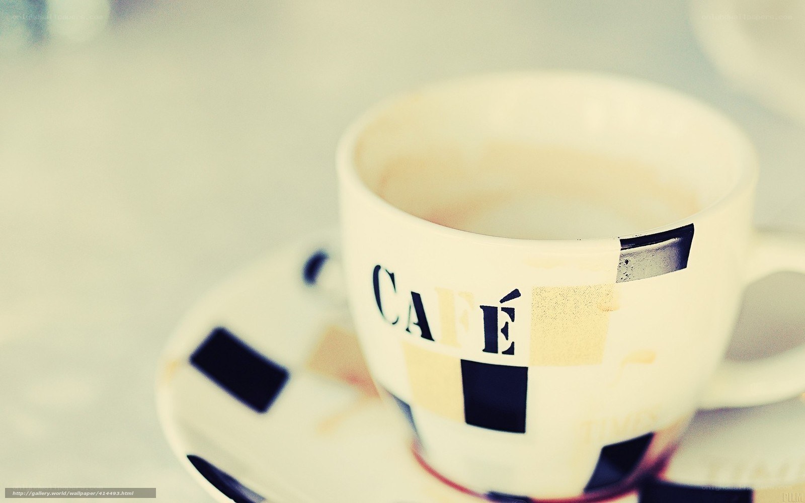 coffee cup with café text