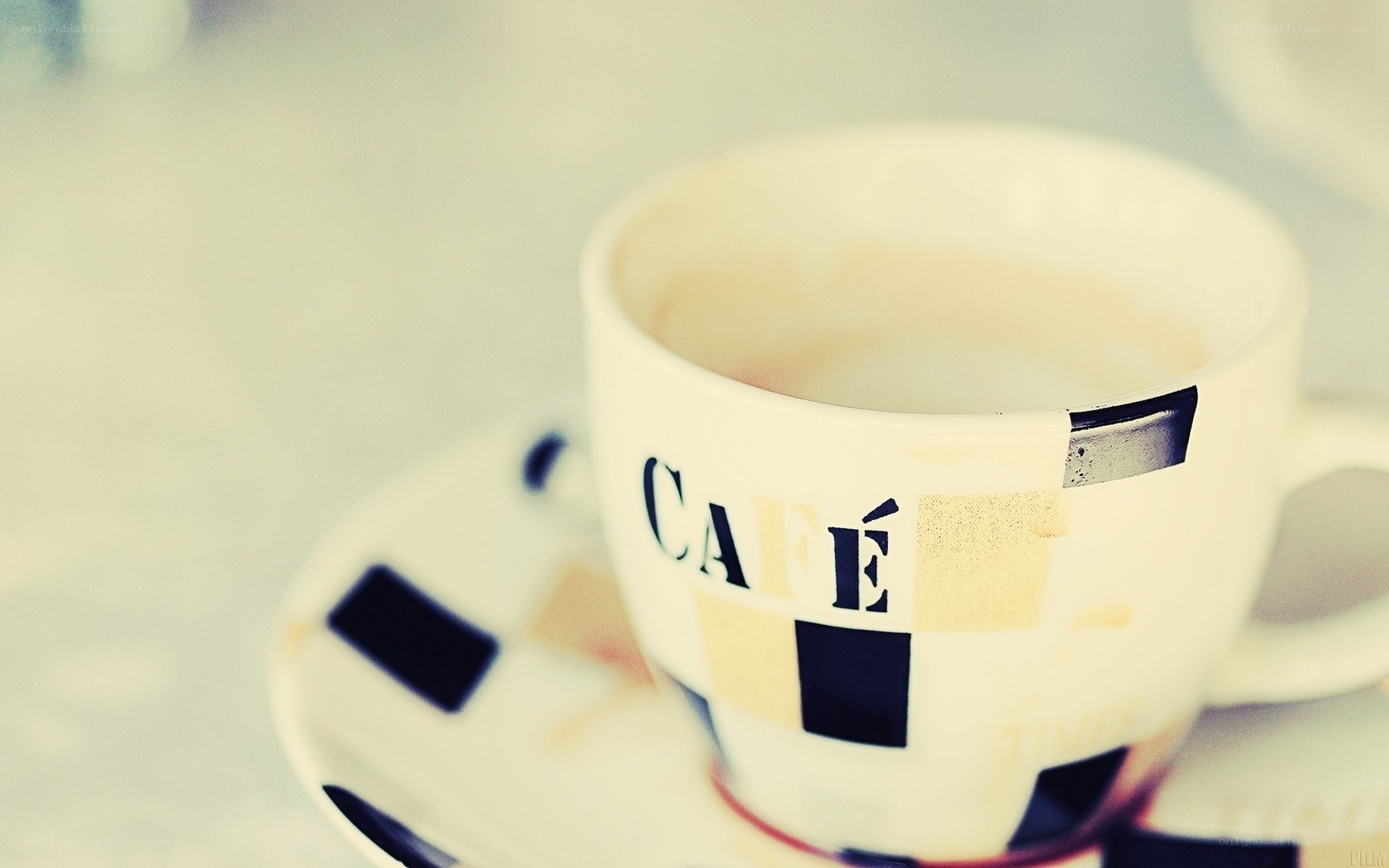 coffee cup with café text