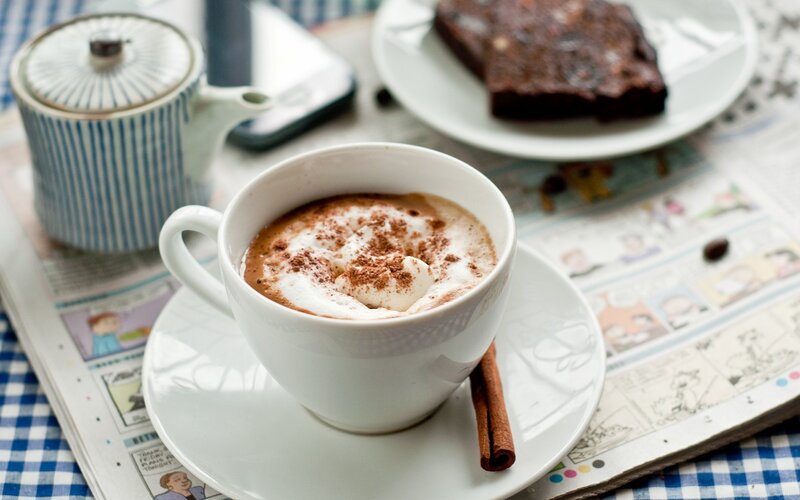 Coffee Cup with Cinnamon — White