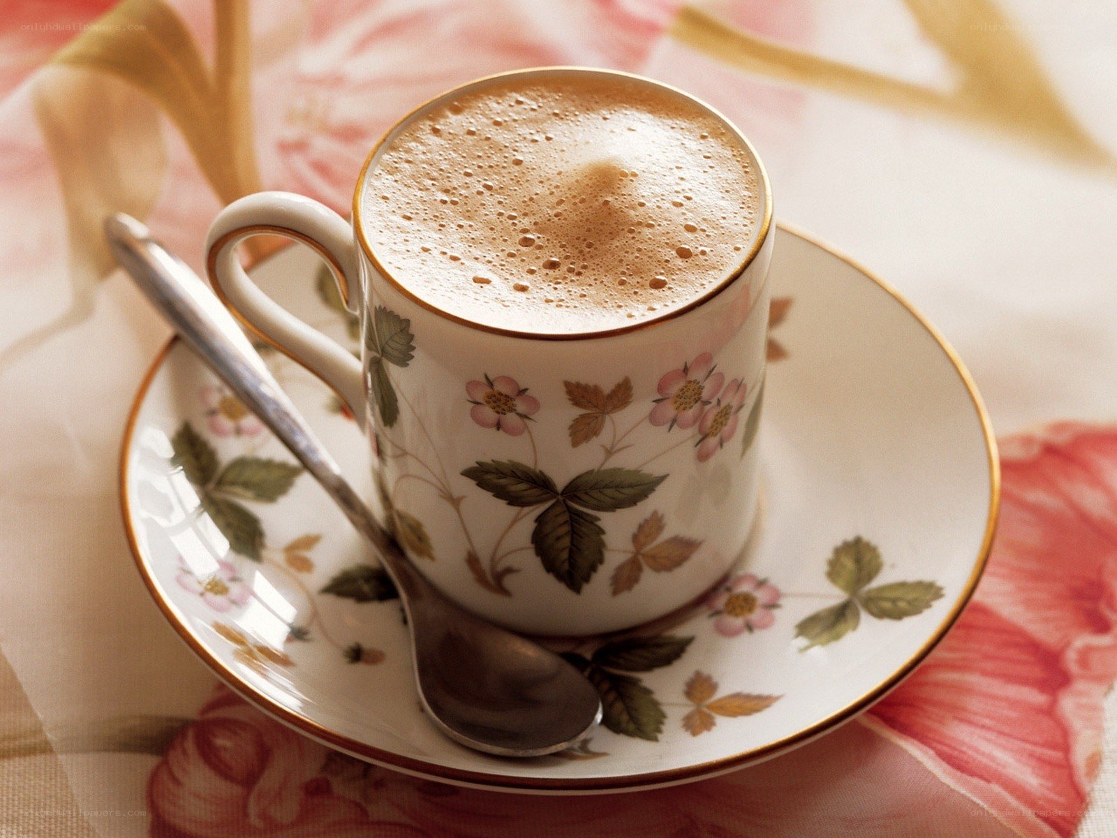 Coffee cup with floral design