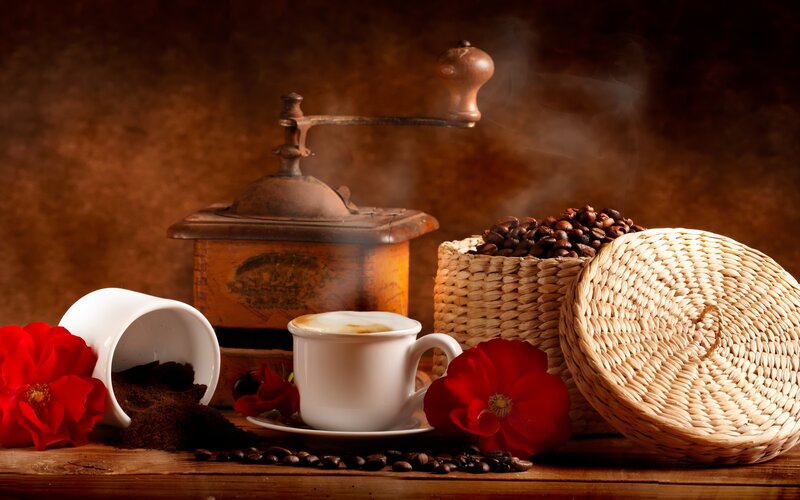 Coffee Cup with Grinder