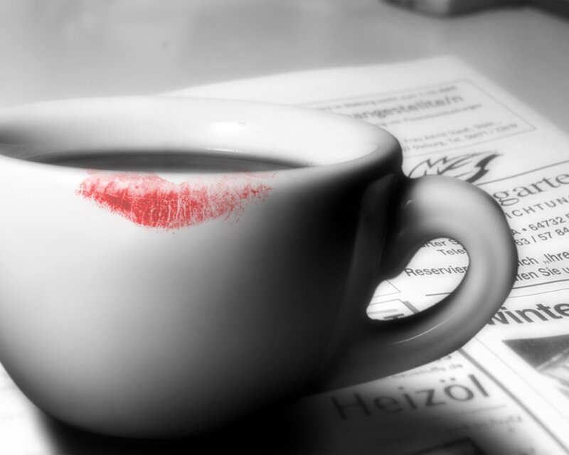 Coffee Cup with Lipstick Mark — Black