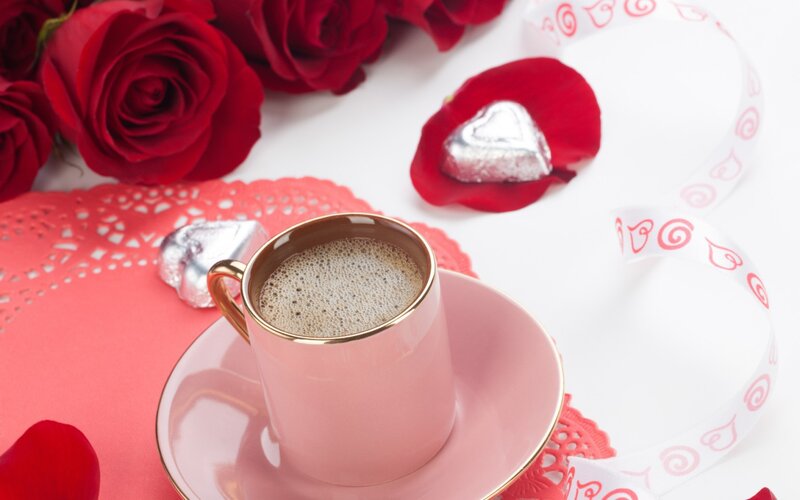 Coffee Cup with Roses — Red, Romantic, Photograph, Chocolates