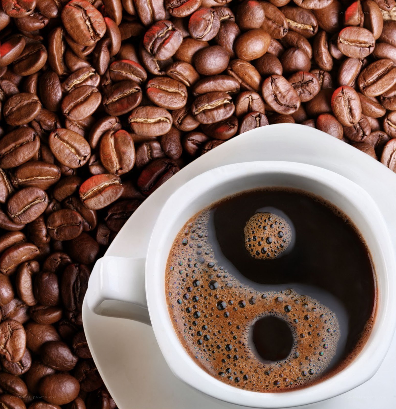 coffee cup with yin-yang foam
