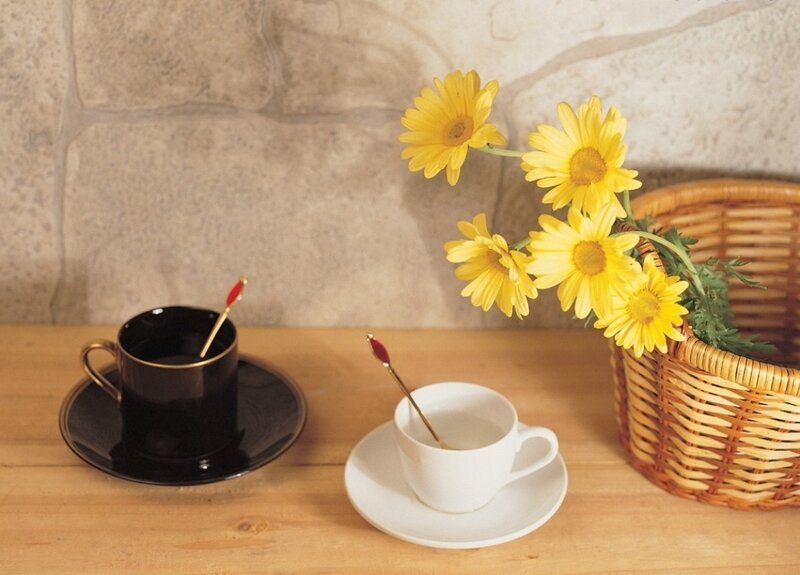 Coffee Cups and Flowers — Yellow