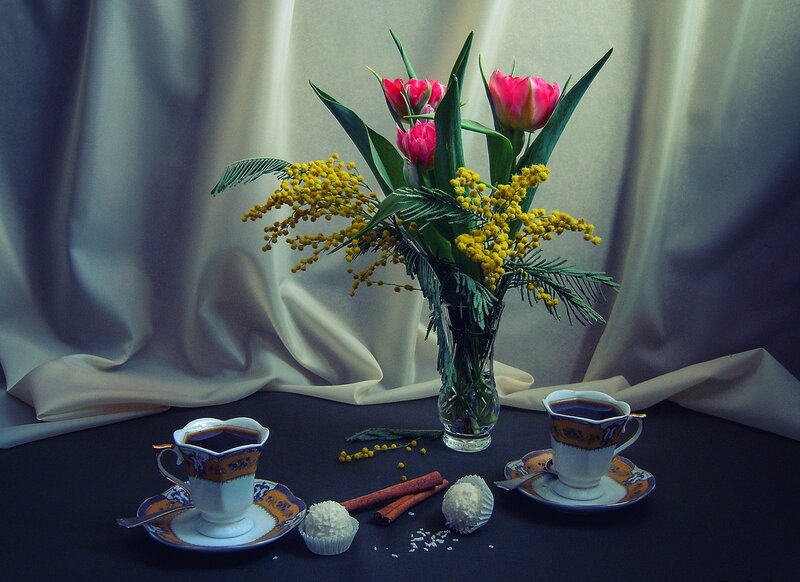 Coffee Cups with Flowers — Black