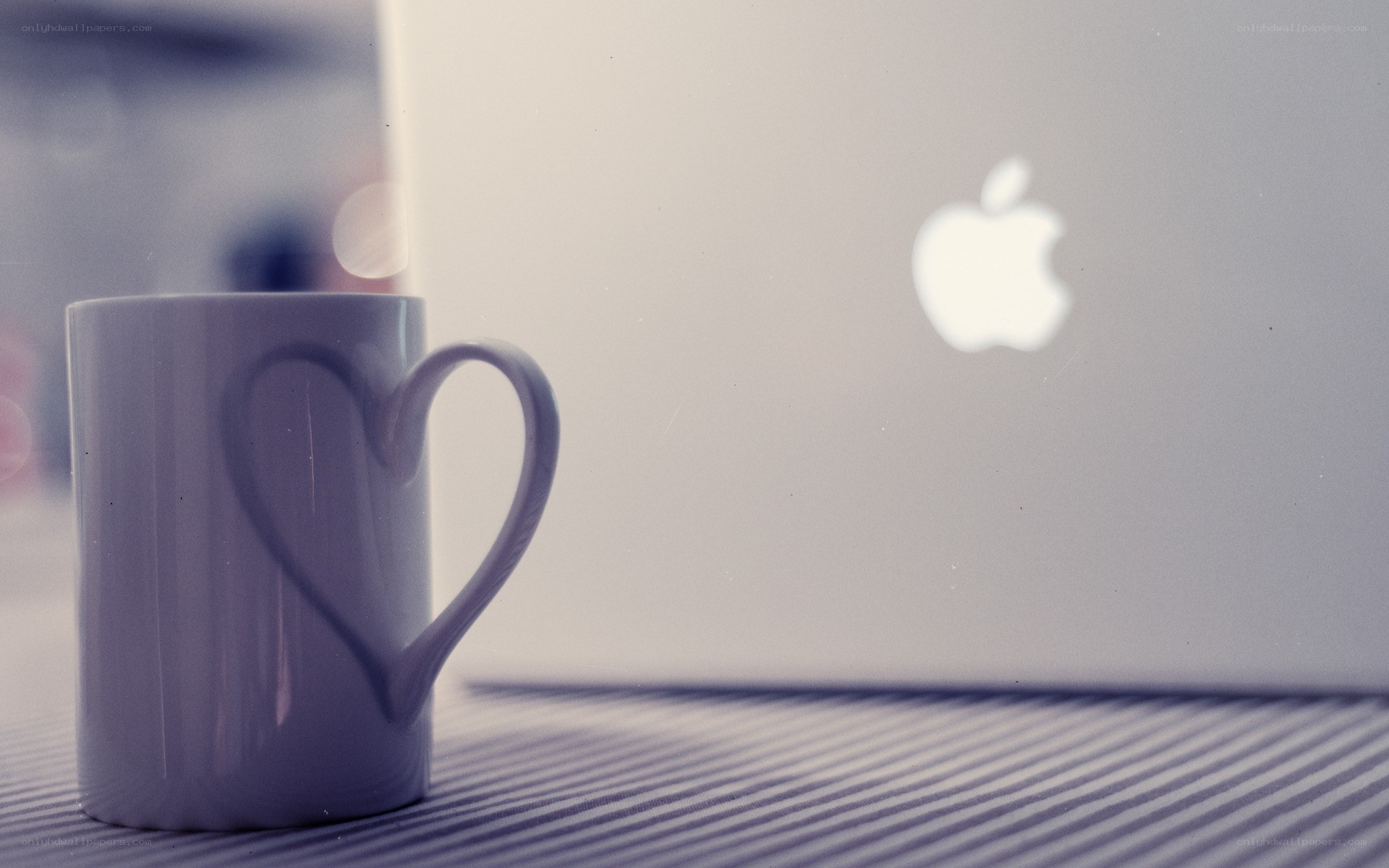 coffee mug with heart handle