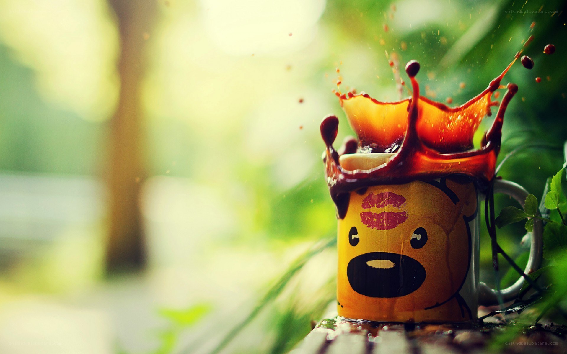 coffee mug with splashing liquid