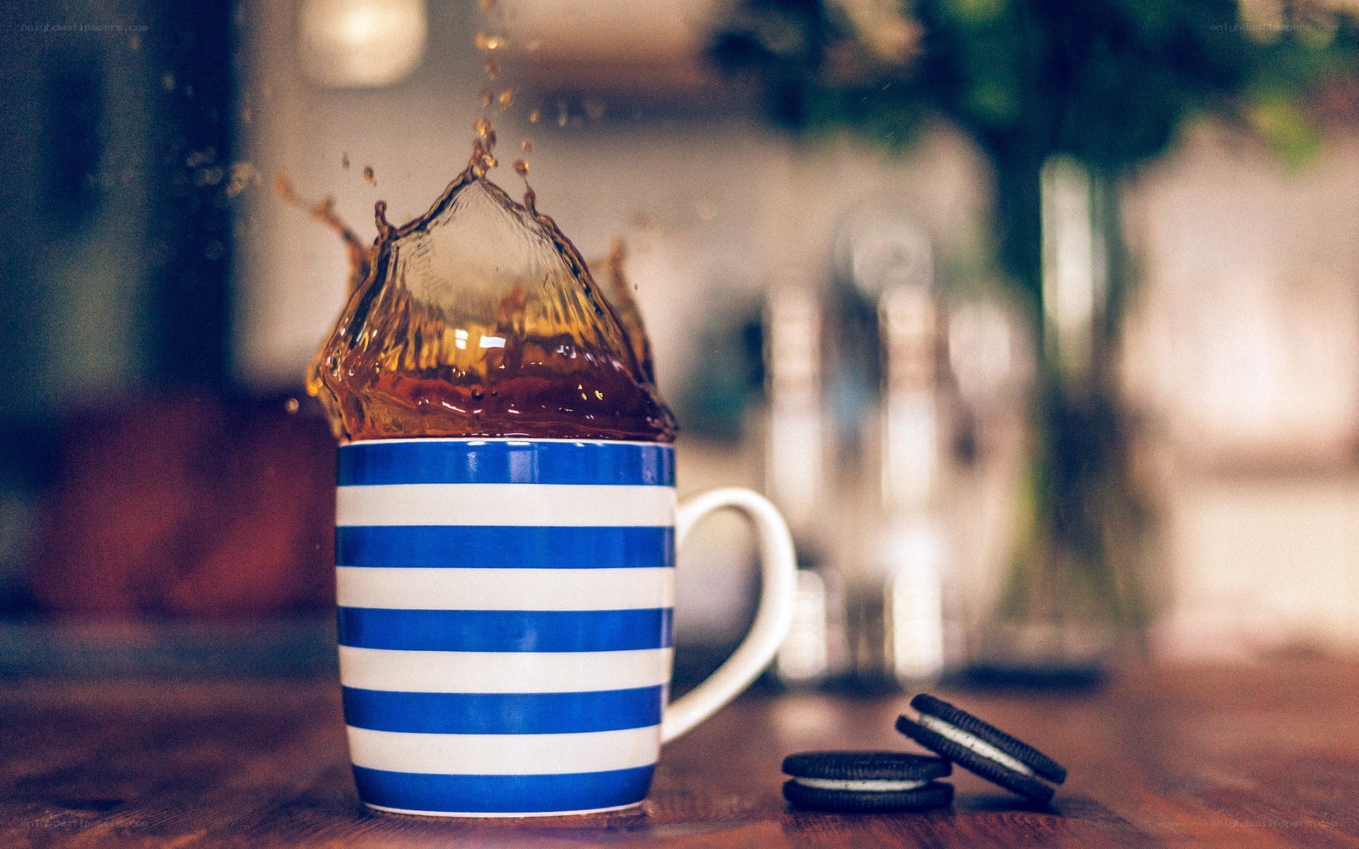 coffee splashing in a mug