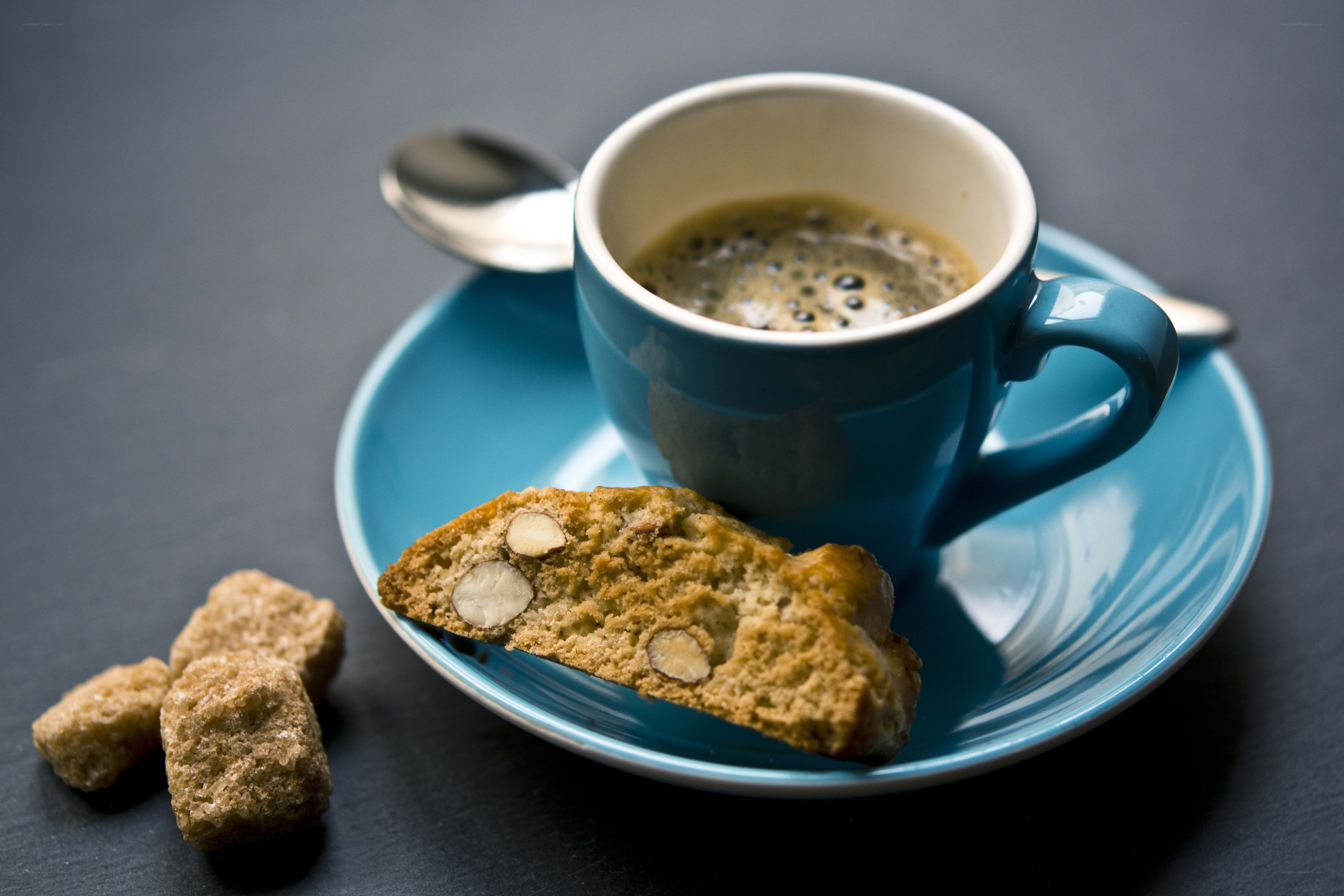 coffee with biscotti and sugar