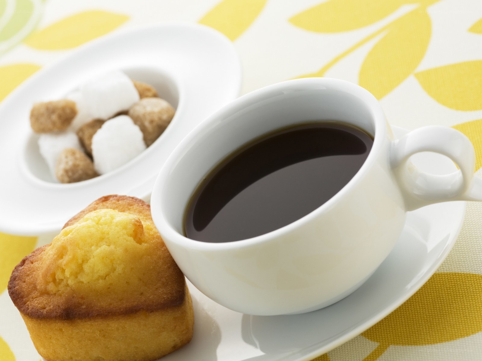 Coffee with cake and sugar