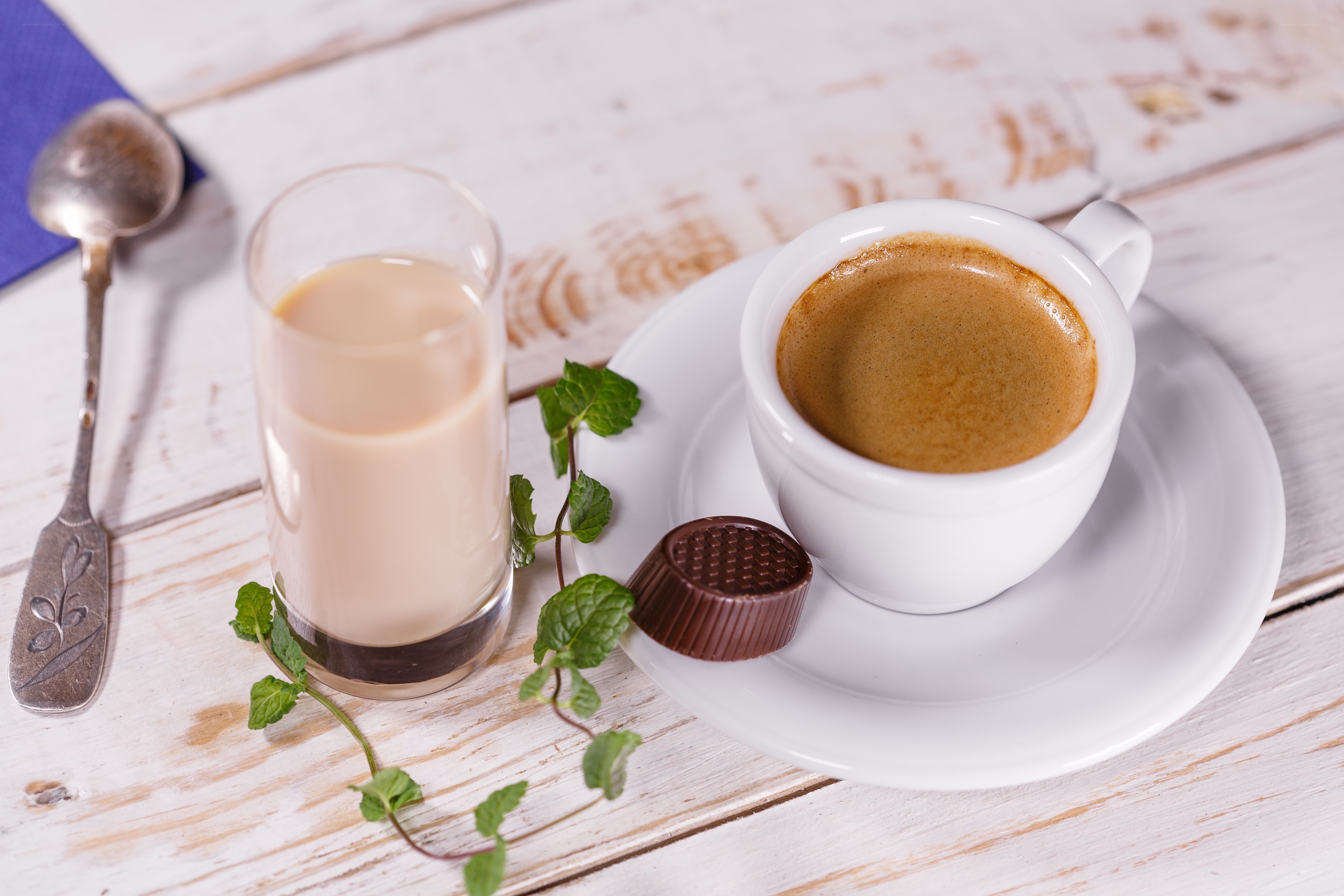 coffee with chocolate and mint