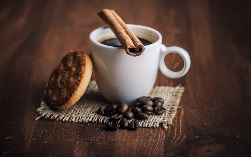 coffee with cinnamon and cookie